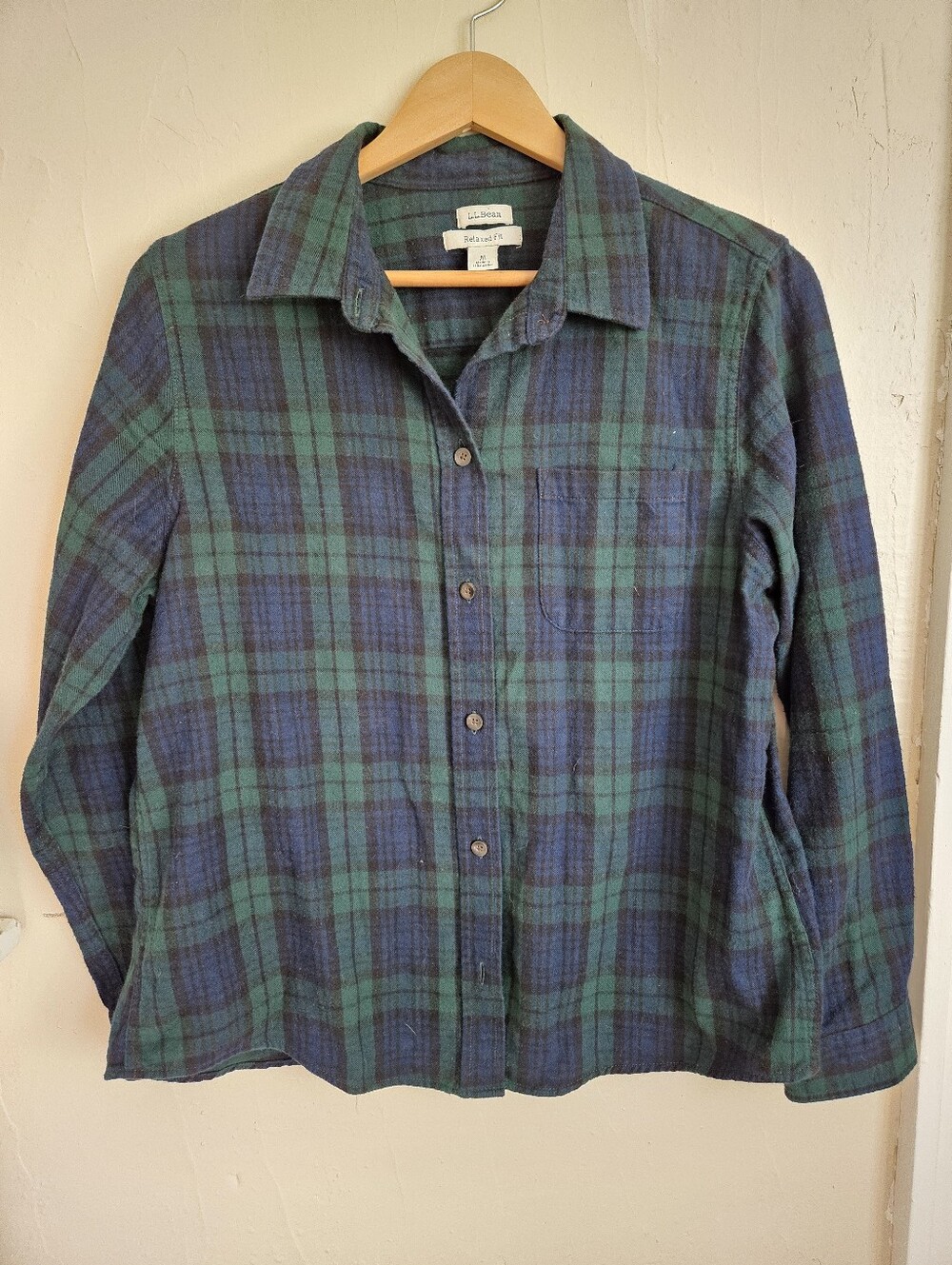 L.L. Bean Green and Navy Plaid Relaxed-Fit Shirt Petite MED